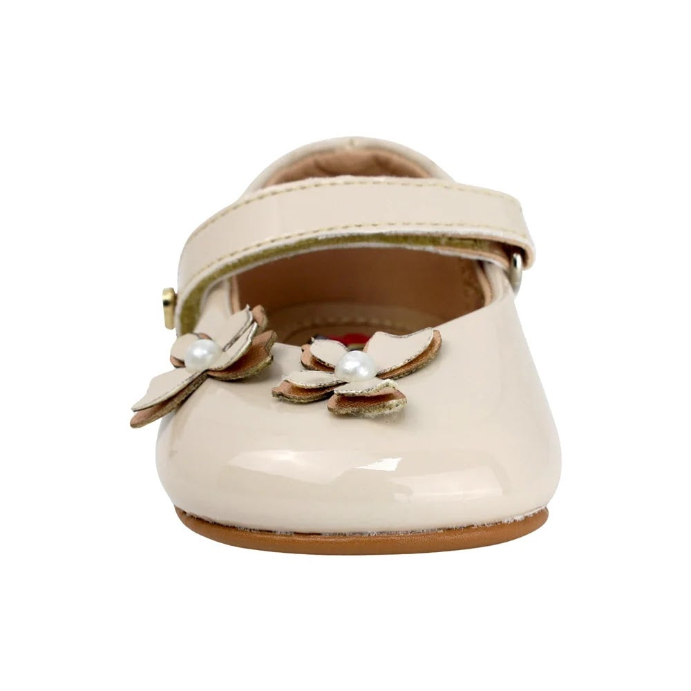 ZAPATO BEIGE PARA BEBE SIN SUELA CHAROL FLORES