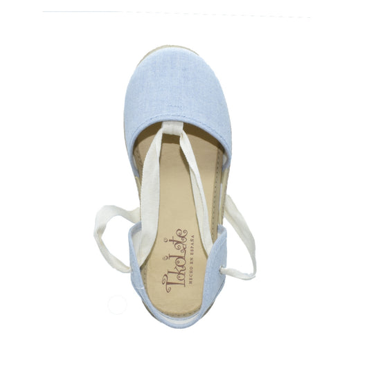 Zapato tipo valenciana con cintas en lino celeste – Tokolate