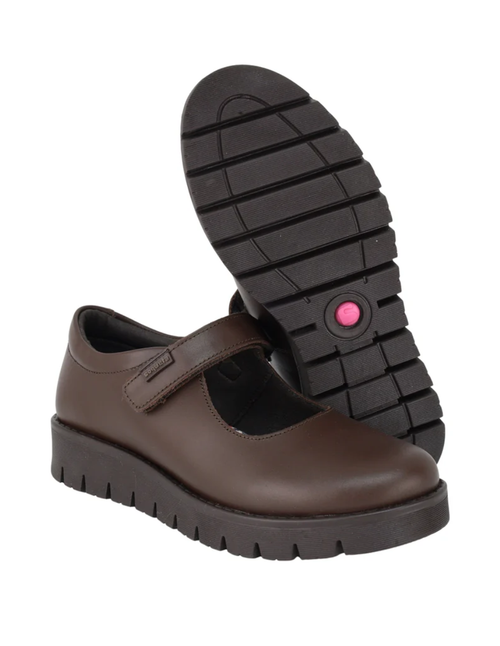 Zapato Escolar Coqueta Café Con Suela Rayada Y Velcro Para Niña